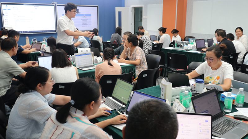 企业内训体系搭建：定制化方案的关键要素