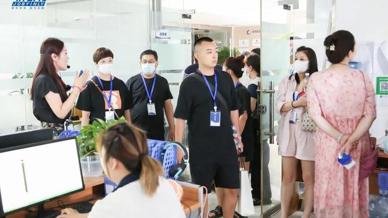 选择一个合适的加盟品牌是加盟成功的关键。可以从以下几个方面进行考察：